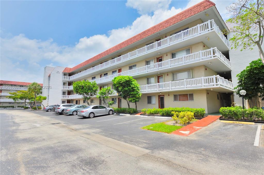 3571 Inverrary Dr 202, Lauderhill, FL 33319