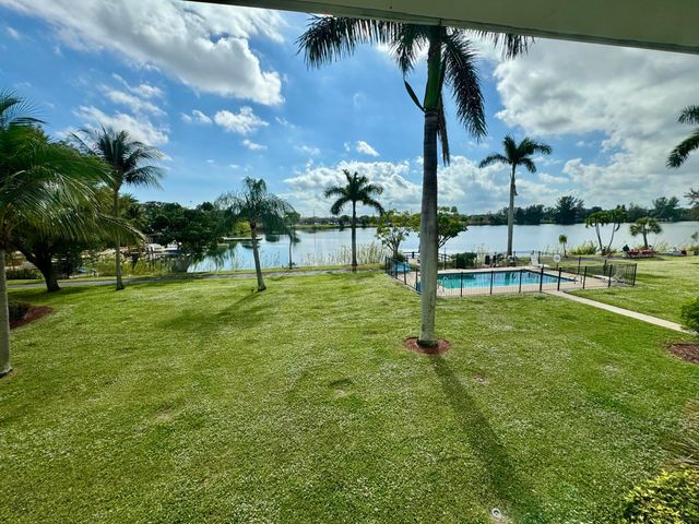 960 CRYSTAL LAKE 206, Deerfield Beach, FL 33064