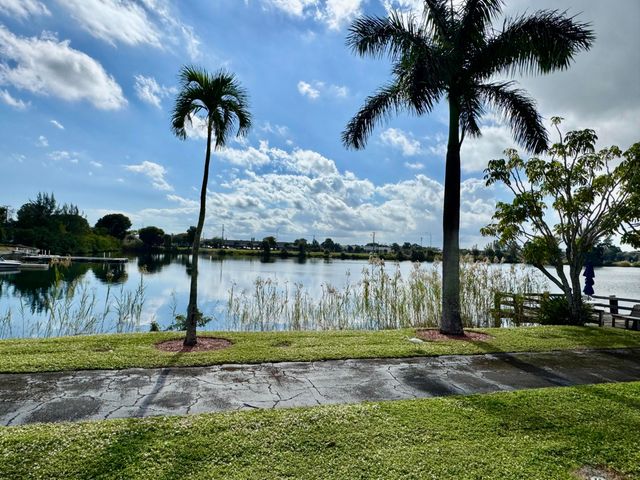 960 CRYSTAL LAKE 206, Deerfield Beach, FL 33064