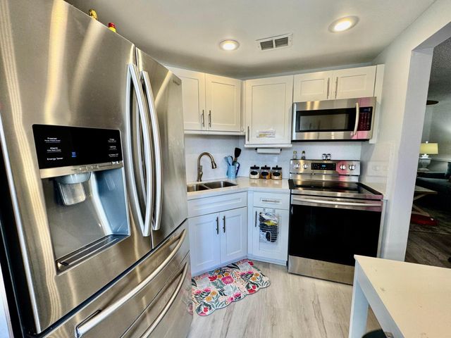 960 CRYSTAL LAKE 206, Deerfield Beach, FL 33064