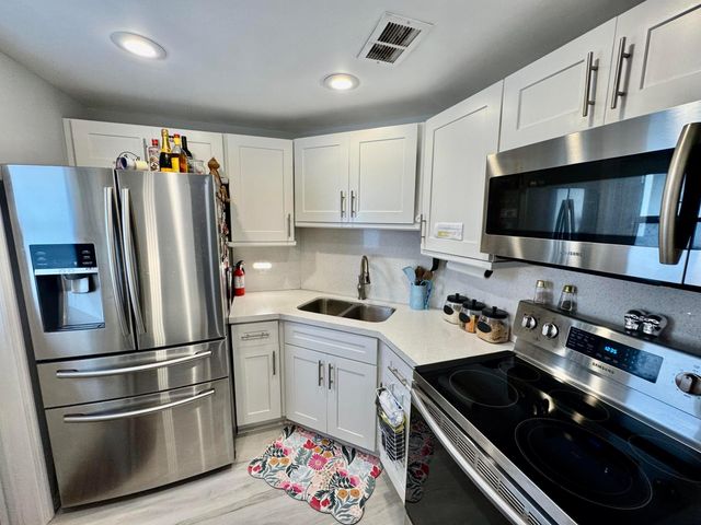 960 CRYSTAL LAKE 206, Deerfield Beach, FL 33064