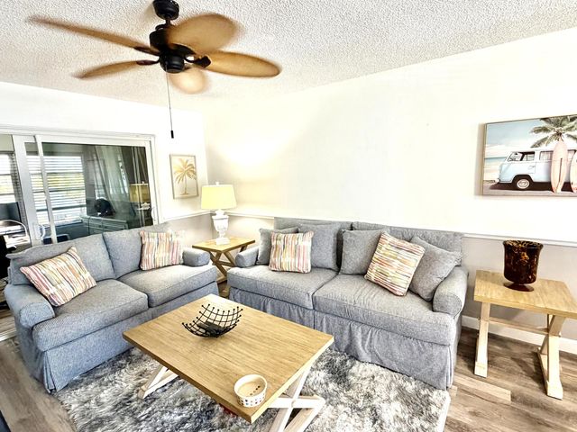 960 CRYSTAL LAKE 206, Deerfield Beach, FL 33064