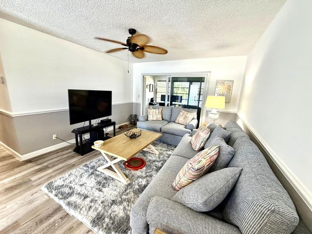 960 CRYSTAL LAKE 206, Deerfield Beach, FL 33064
