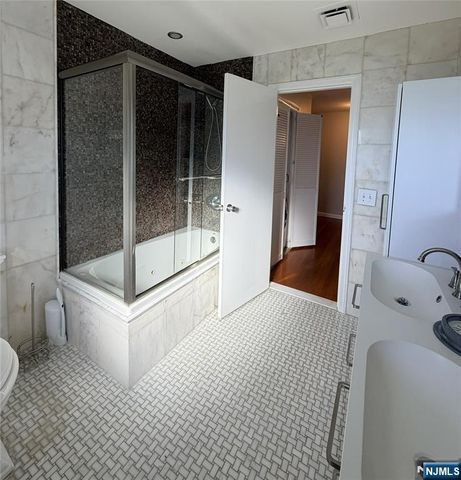 1069 Palisade Avenue, Fort Lee, NJ 07024