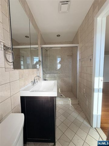 1069 Palisade Avenue, Fort Lee, NJ 07024