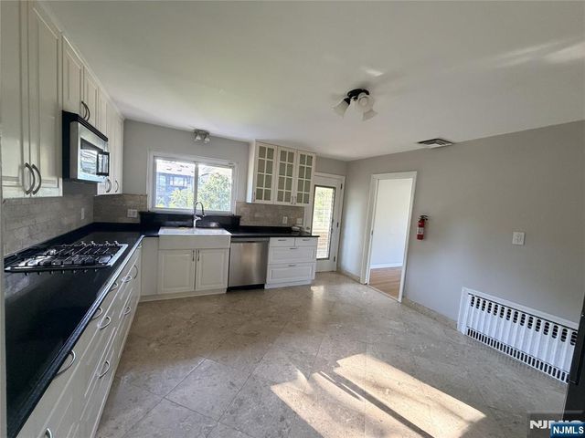 1069 Palisade Avenue, Fort Lee, NJ 07024