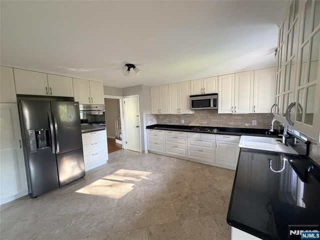 1069 Palisade Avenue, Fort Lee, NJ 07024