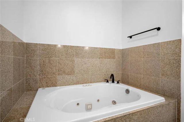 1010 Mariposa St, Glendale, CA 91205
