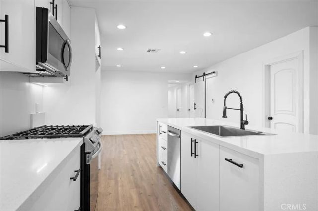1010 Mariposa St, Glendale, CA 91205