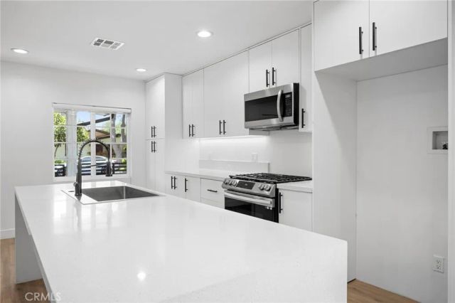 1010 Mariposa St, Glendale, CA 91205