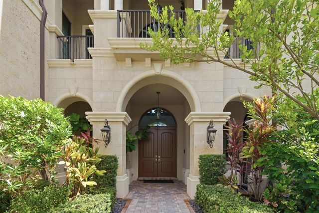 16907 Crown Bridge Drive, Delray Beach, FL 33446