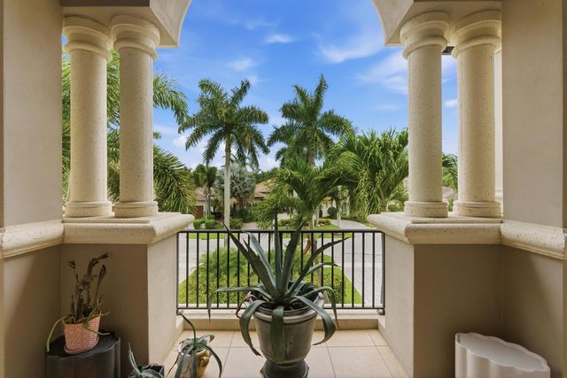 16907 Crown Bridge Drive, Delray Beach, FL 33446