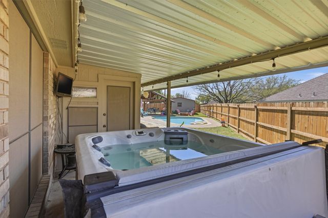 3802 Buena Vista Circle, Granbury, TX 76049