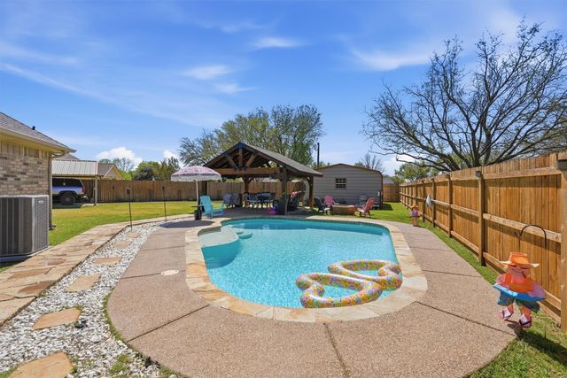 3802 Buena Vista Circle, Granbury, TX 76049