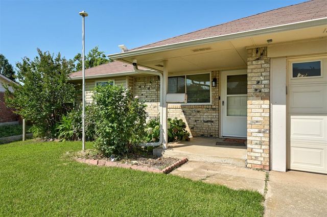905 Highlander Drive, Moore, OK 73160