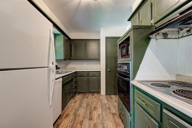 905 Highlander Drive, Moore, OK 73160
