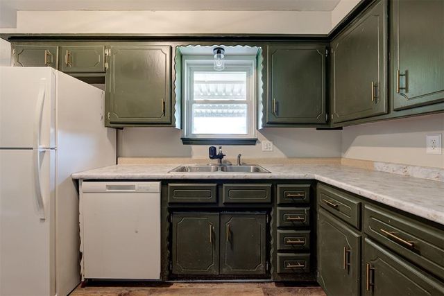 905 Highlander Drive, Moore, OK 73160