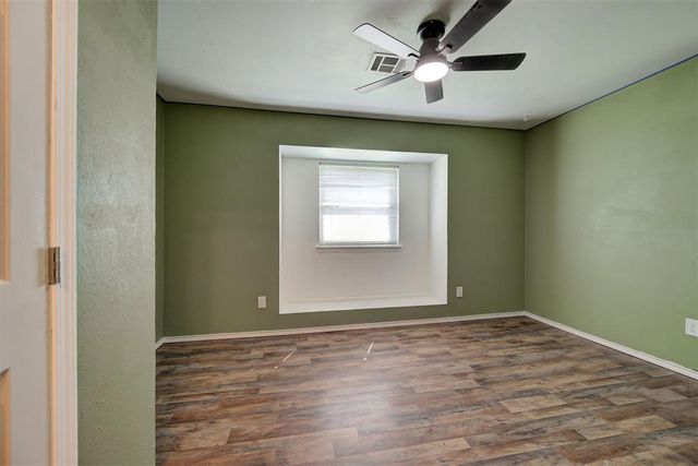 905 Highlander Drive, Moore, OK 73160