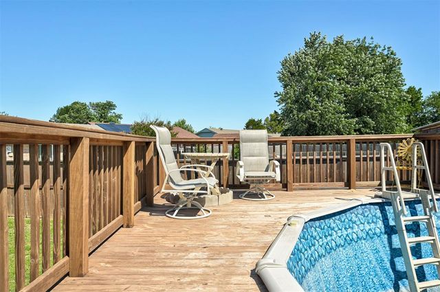 905 Highlander Drive, Moore, OK 73160