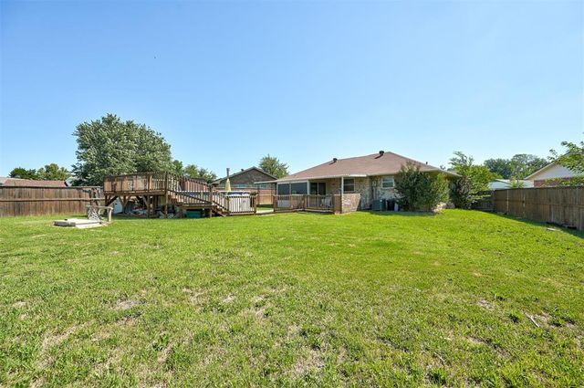 905 Highlander Drive, Moore, OK 73160