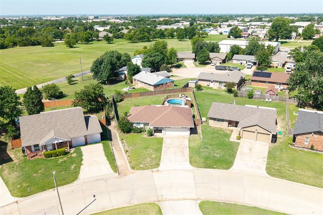 905 Highlander Drive, Moore, OK 73160