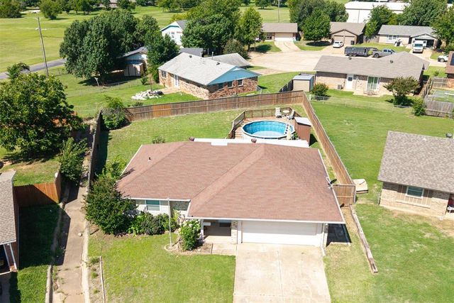 905 Highlander Drive, Moore, OK 73160