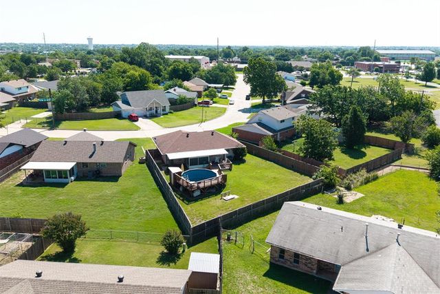 905 Highlander Drive, Moore, OK 73160