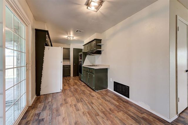 905 Highlander Drive, Moore, OK 73160