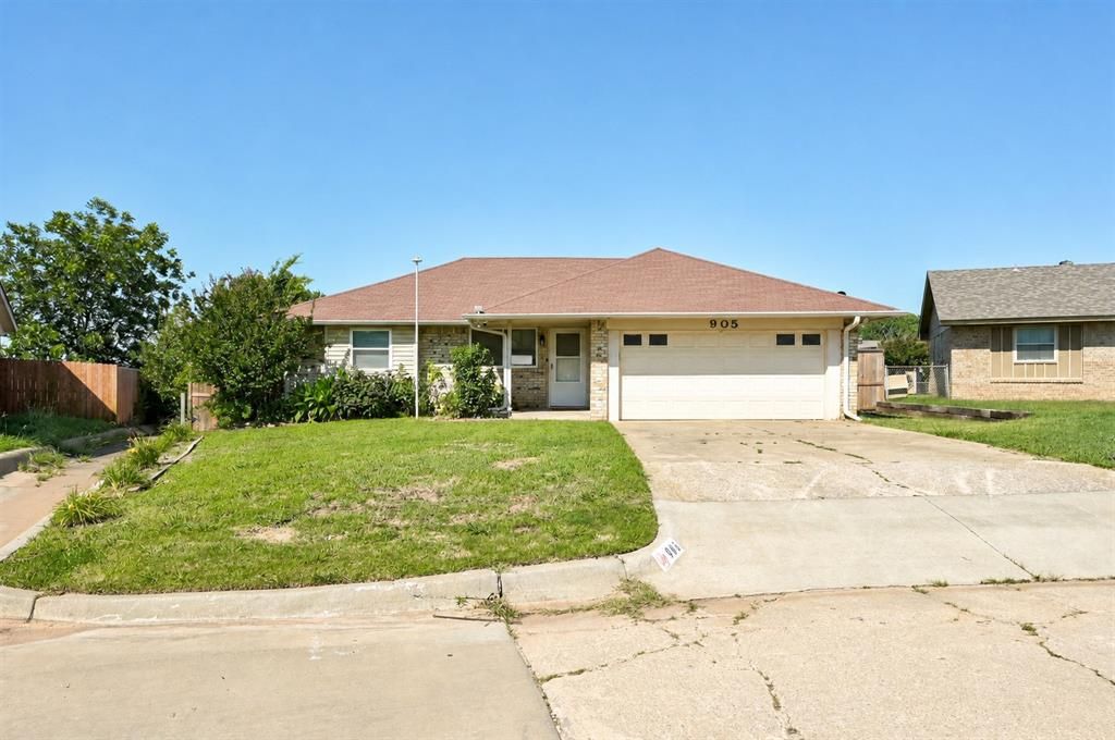 905 Highlander Drive, Moore, OK 73160