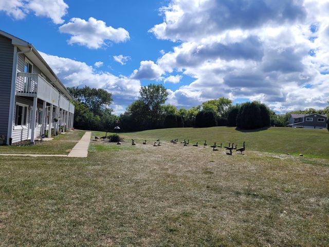 17404 W Walnut Lane, Gurnee, IL 60031