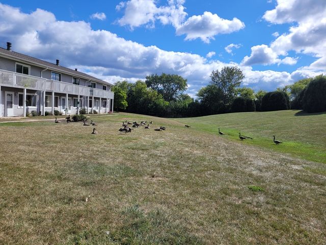 17404 W Walnut Lane, Gurnee, IL 60031