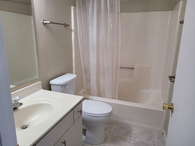 17404 W Walnut Lane, Gurnee, IL 60031