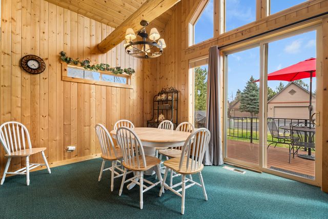 8588 Red Wing Lane, Redmond, OR 97756