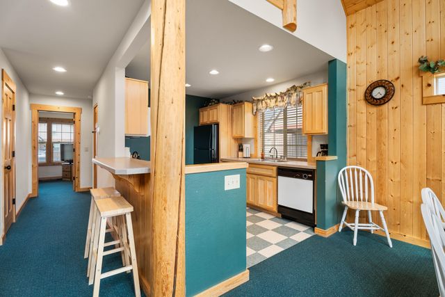 8588 Red Wing Lane, Redmond, OR 97756