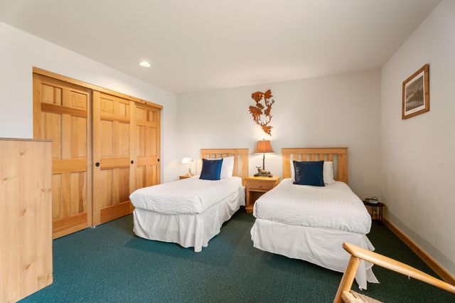 8588 Red Wing Lane, Redmond, OR 97756