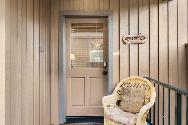 8588 Red Wing Lane, Redmond, OR 97756