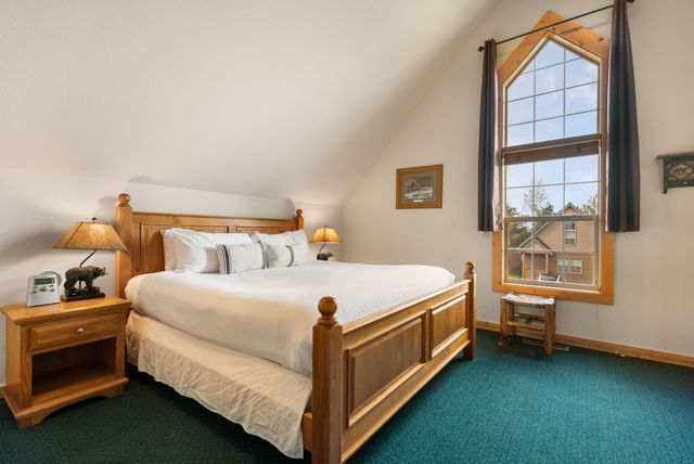 8588 Red Wing Lane, Redmond, OR 97756