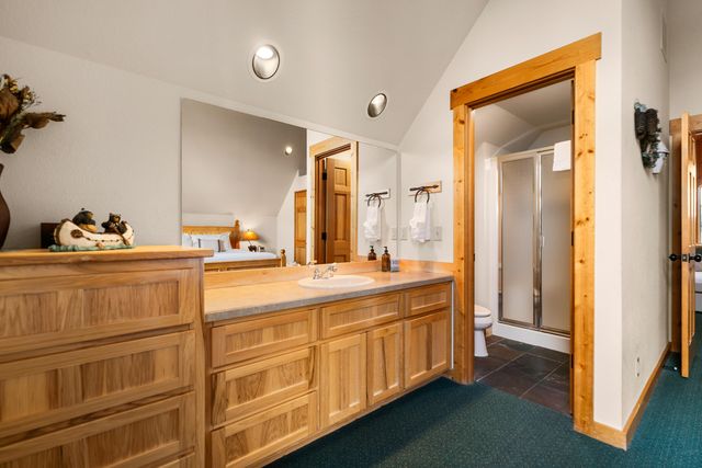 8588 Red Wing Lane, Redmond, OR 97756