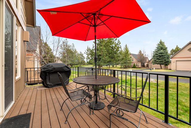 8588 Red Wing Lane, Redmond, OR 97756