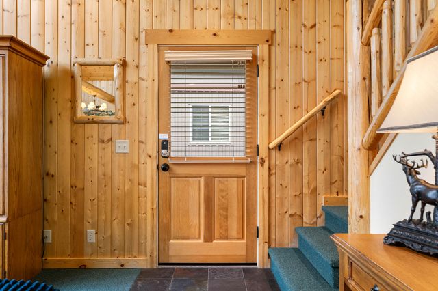 8588 Red Wing Lane, Redmond, OR 97756