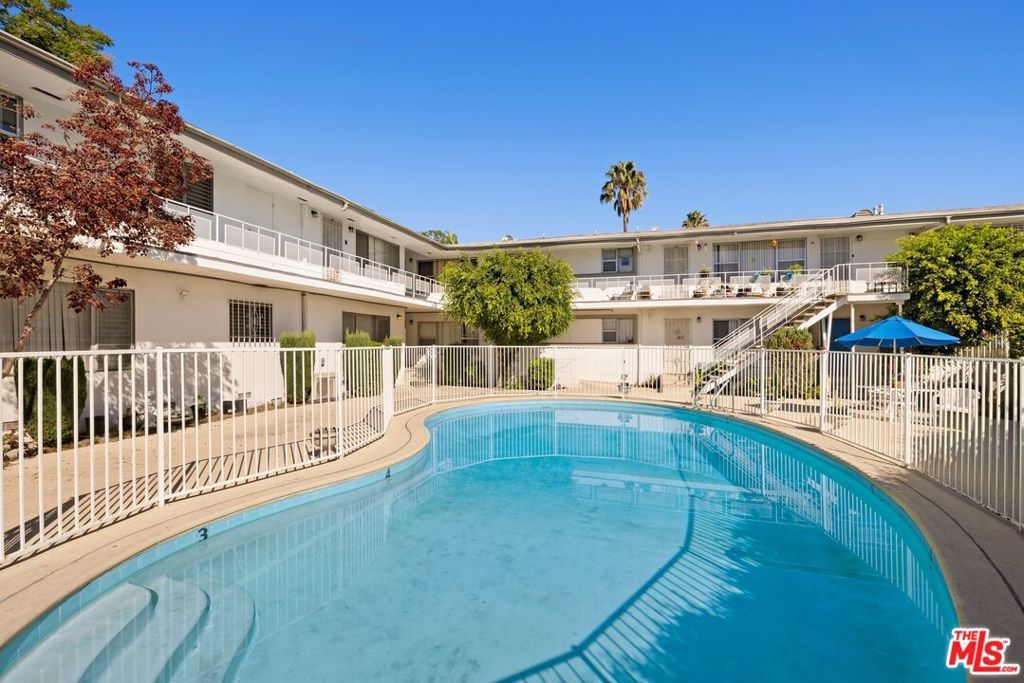 4505 Santa Rosalia Drive, Los Angeles, CA 90008 — exterior