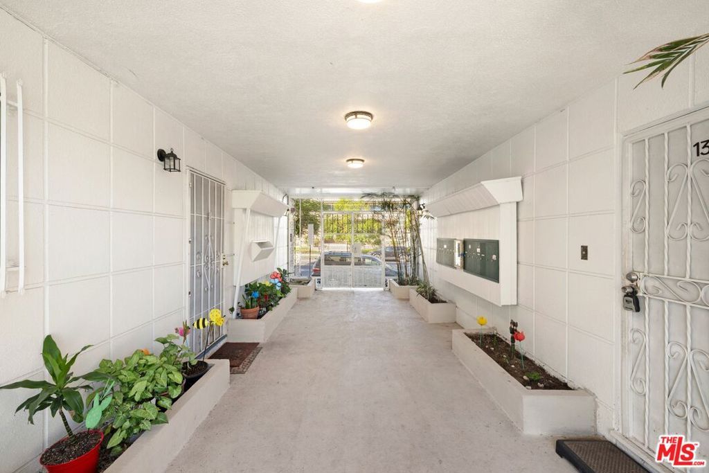 4505 Santa Rosalia Drive, Los Angeles, CA 90008 — photo 5