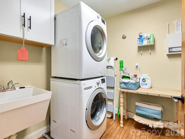 1827 Laurel Park Highway, Laurel Park, NC 28739