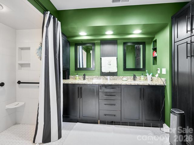 1827 Laurel Park Highway, Laurel Park, NC 28739