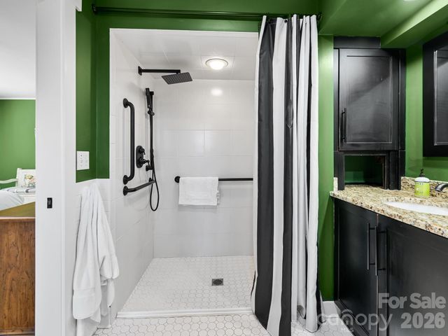 1827 Laurel Park Highway, Laurel Park, NC 28739