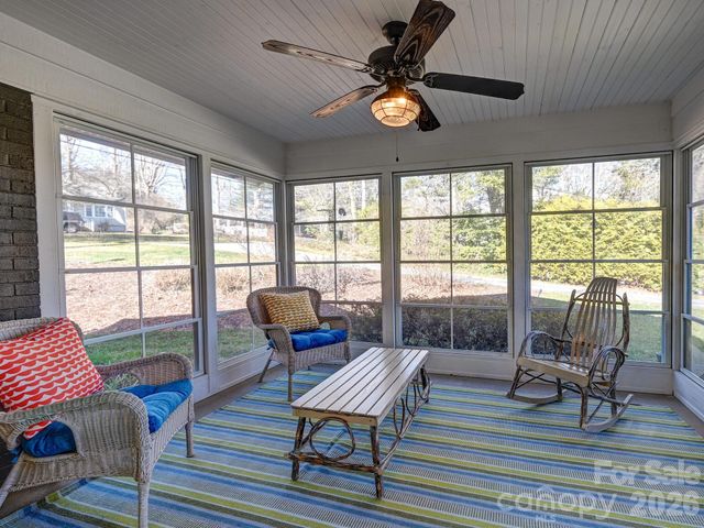 1827 Laurel Park Highway, Laurel Park, NC 28739