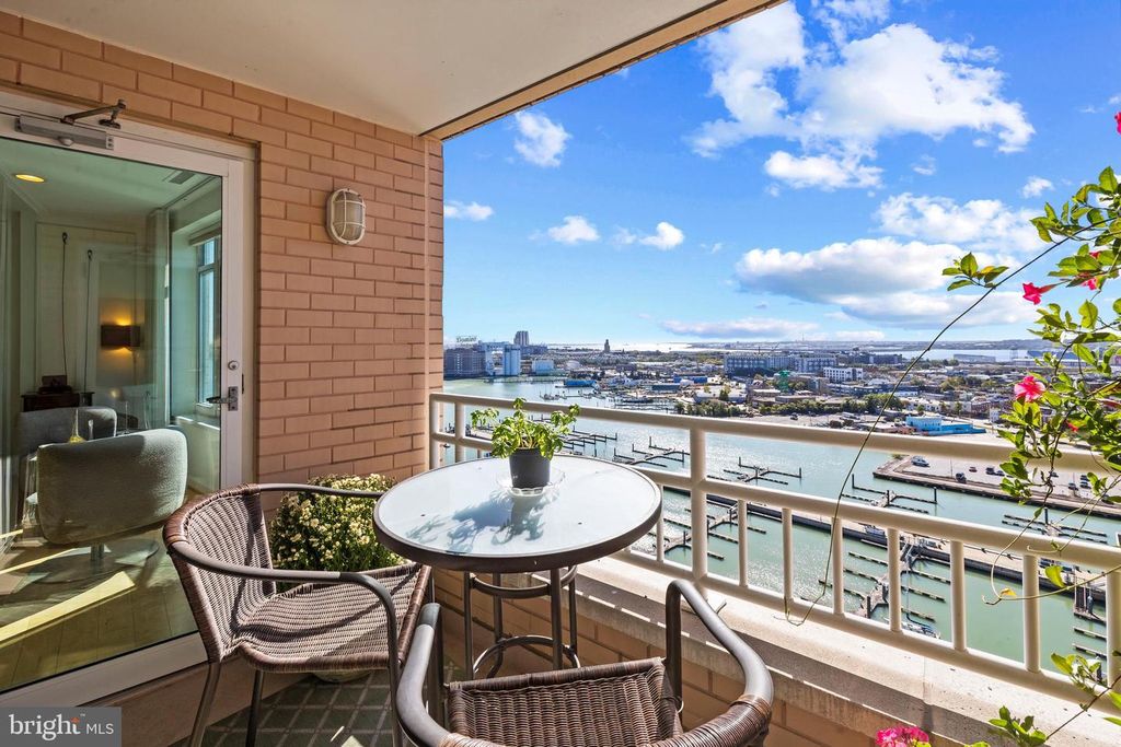Image 15 of property listing at 100 HARBORVIEW DR #1708, Baltimore, MD 21230