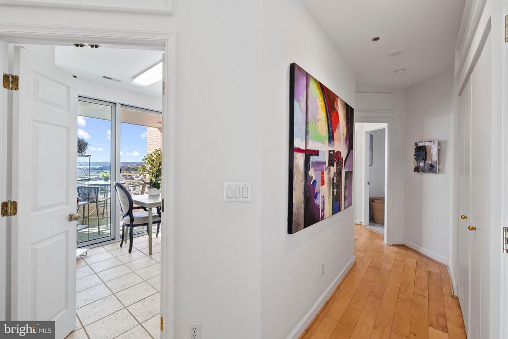 Image 17 of property listing at 100 HARBORVIEW DR #1708, Baltimore, MD 21230