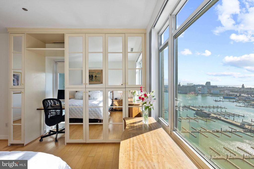 Image 23 of property listing at 100 HARBORVIEW DR #1708, Baltimore, MD 21230