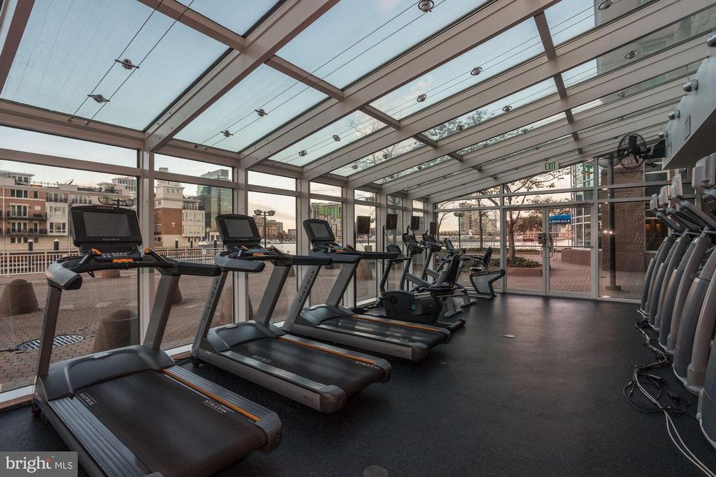 Image 29 of property listing at 100 HARBORVIEW DR #1708, Baltimore, MD 21230